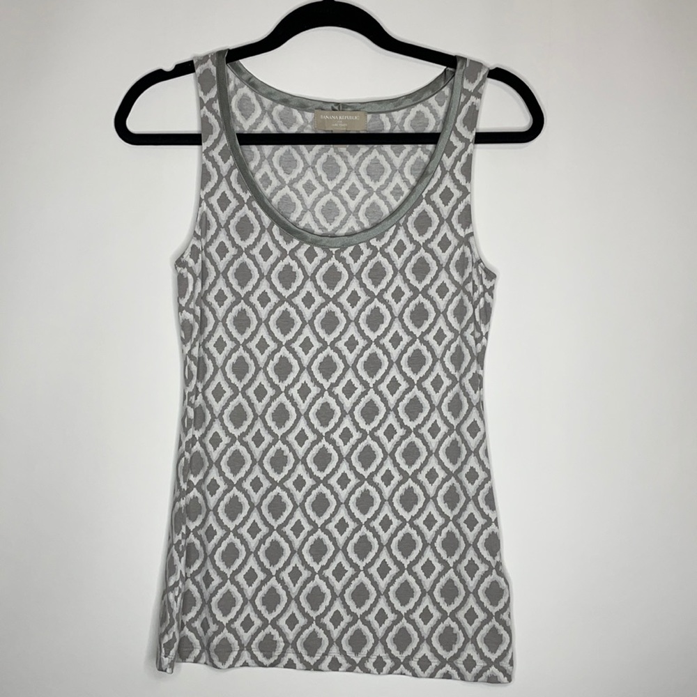 Like New Luxe Touch Banana Republic Women’s Grey Patterned Tank Top